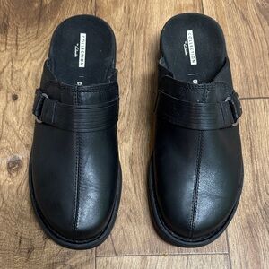 Clarks Black Slip-On clogs